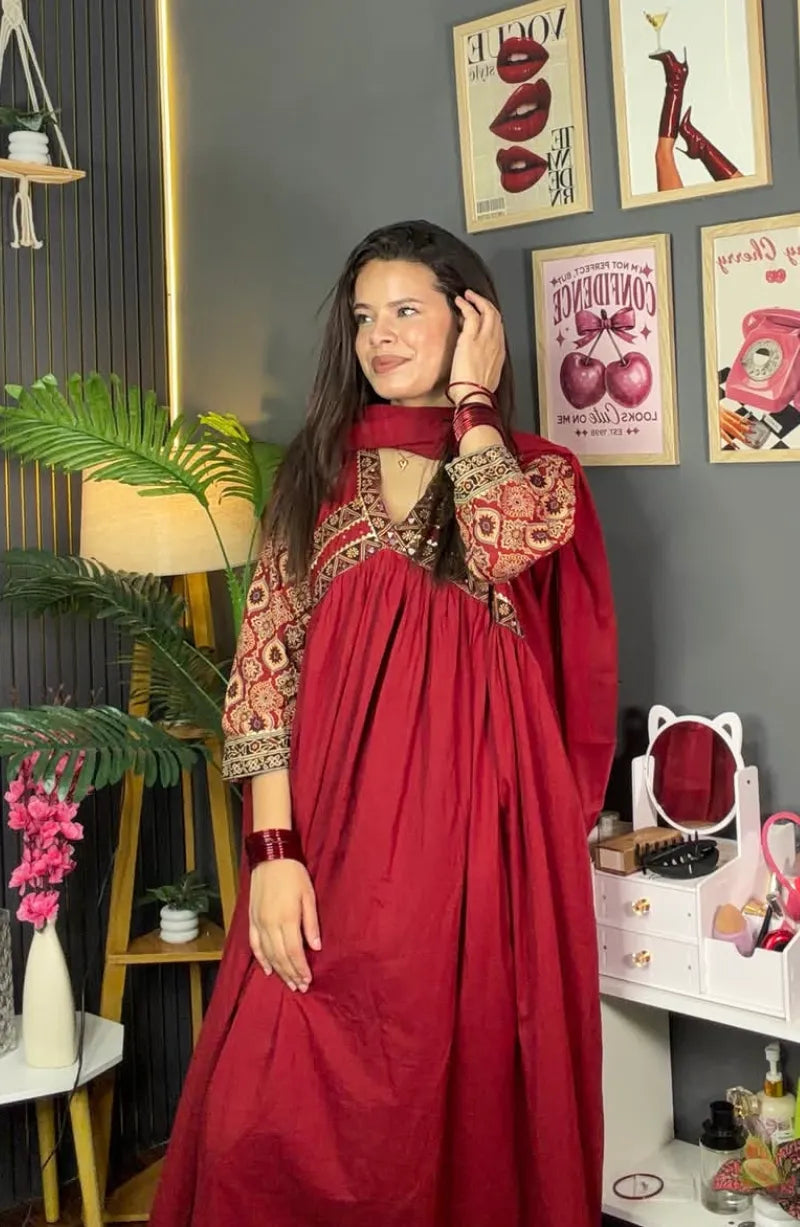 CHERRY ALIYA APPLIQUE DRESS